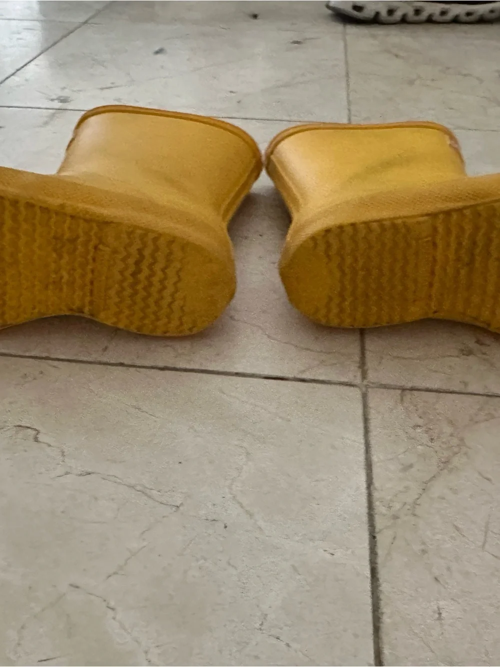 Hunter bright yellow